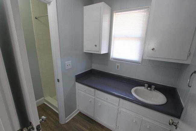 Building Photo - 2071 Fernwood Cir