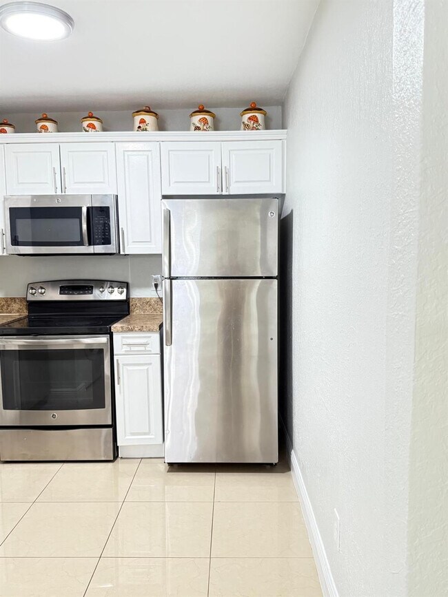 Building Photo - 11108 Royal Palm Blvd