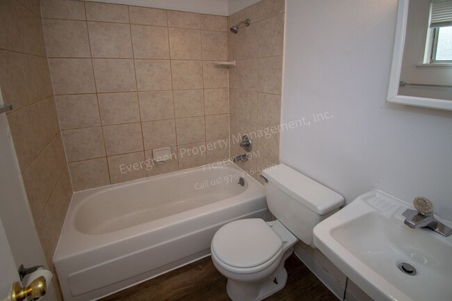 Building Photo - 2008 W Plum St