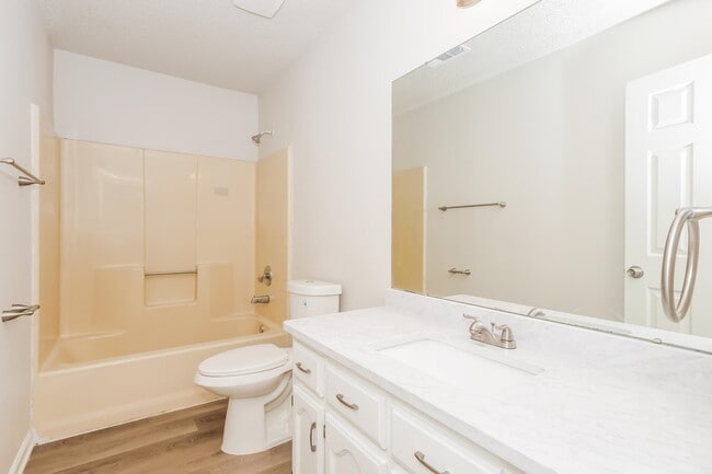 Building Photo - 5530 Oak Branch Cir N