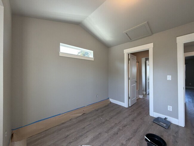 Building Photo - 13214 NE Glisan St