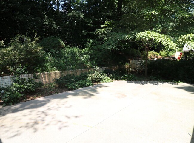 Building Photo - 2833 Wesleyan Ln