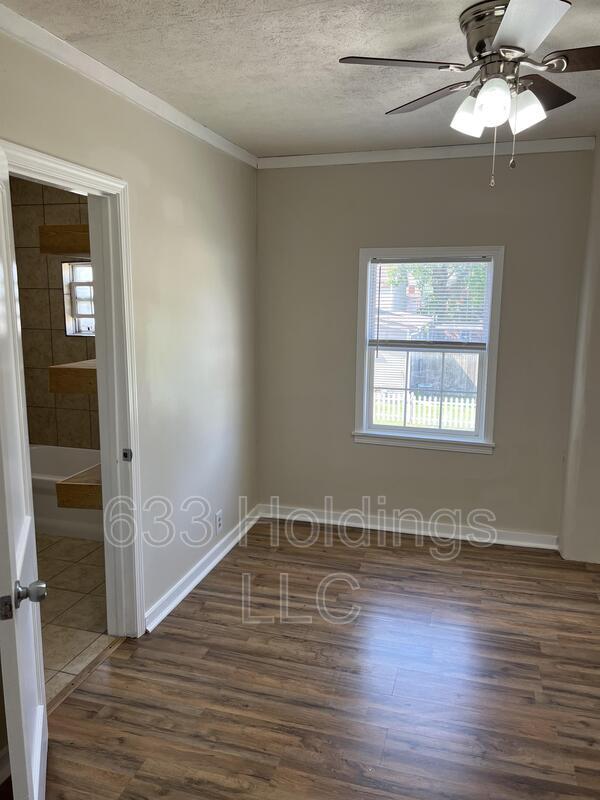 Building Photo - 104 N Niles St