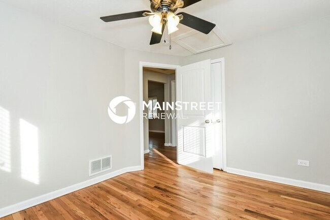 Building Photo - 3 Bedroom Pet-Friendly Home in Englewood, CO with Main Street Renewal