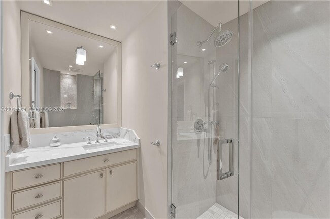 Building Photo - 2244 Fisher Island Dr