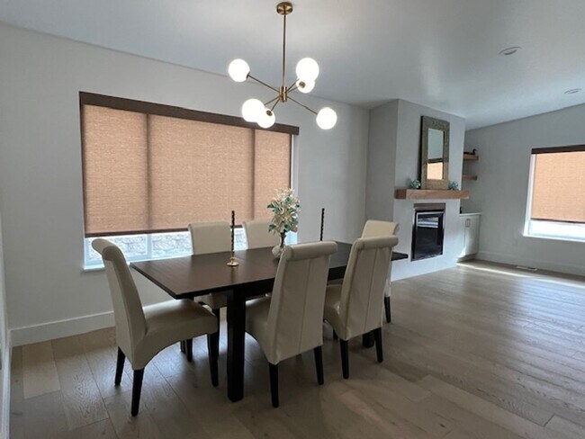 Building Photo - ABSOLUTELY UNBELIEVABLE NEW HIGH END CUSTO...