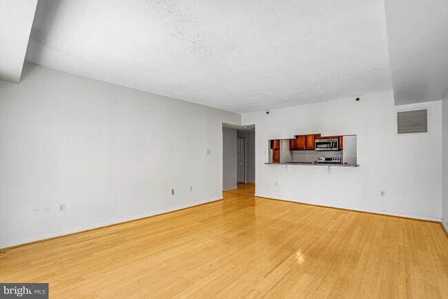 Building Photo - 1530 Key Blvd