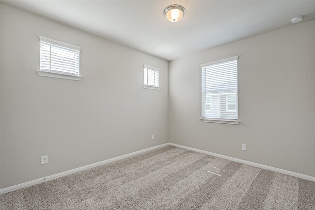 Building Photo - 1526 Lakeline Oak Dr