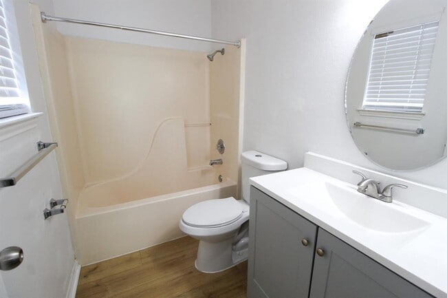 Building Photo - 6907 Stonleigh Pl