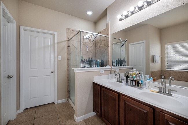 Building Photo - Modern Living Meets Community Charm in This Cibolo Gem