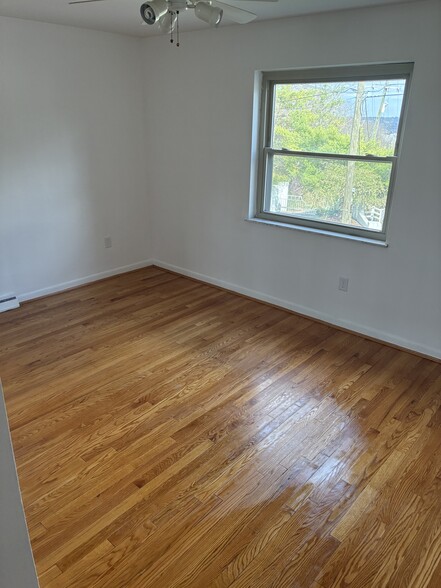 2nd bedroom - 1130 River Hill Dr