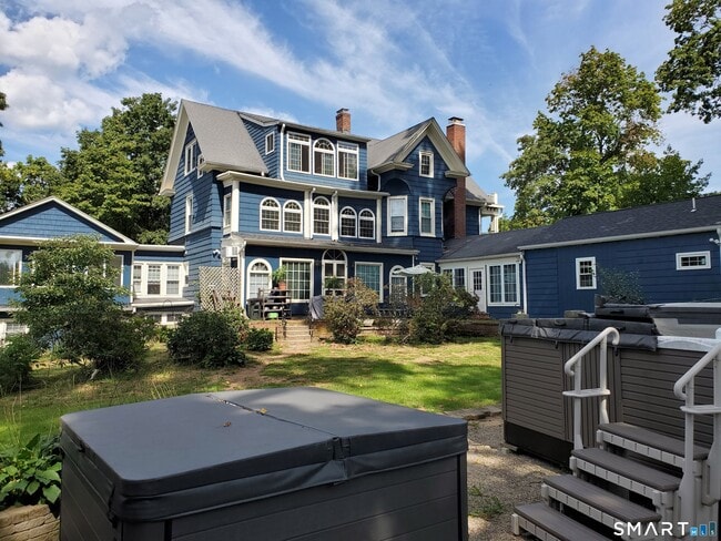 Building Photo - 887 Hanover Rd