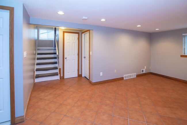 Building Photo - 40611 W 10 Mile Rd