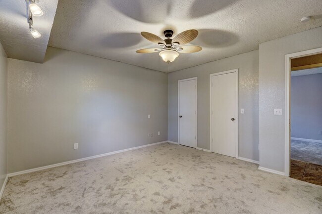 Building Photo - 3 Bed 2 Bath in OKC!