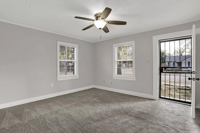 Building Photo - 3088 Manhattan Ave