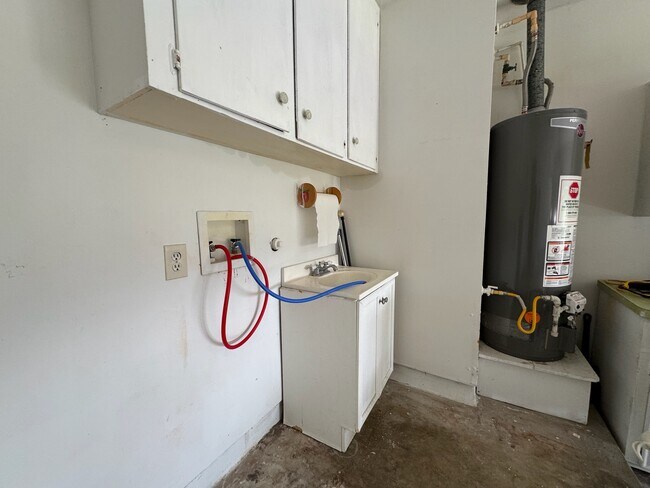 Building Photo - 3114 Kleinmann Ave