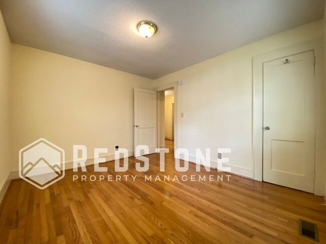 Building Photo - 219 W Summerbell Ave