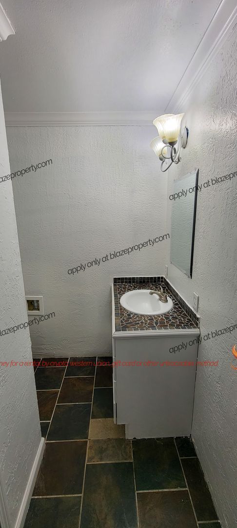 Building Photo - Martin Rd 2 Bedroom 1 Bath
