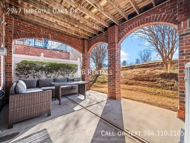 Building Photo - 2947 Imperial Oaks Dr