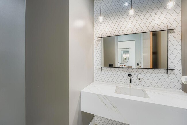 Building Photo - 6412 Lantern View Dr