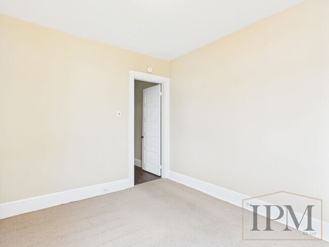 Building Photo - 837 E Philadelphia St