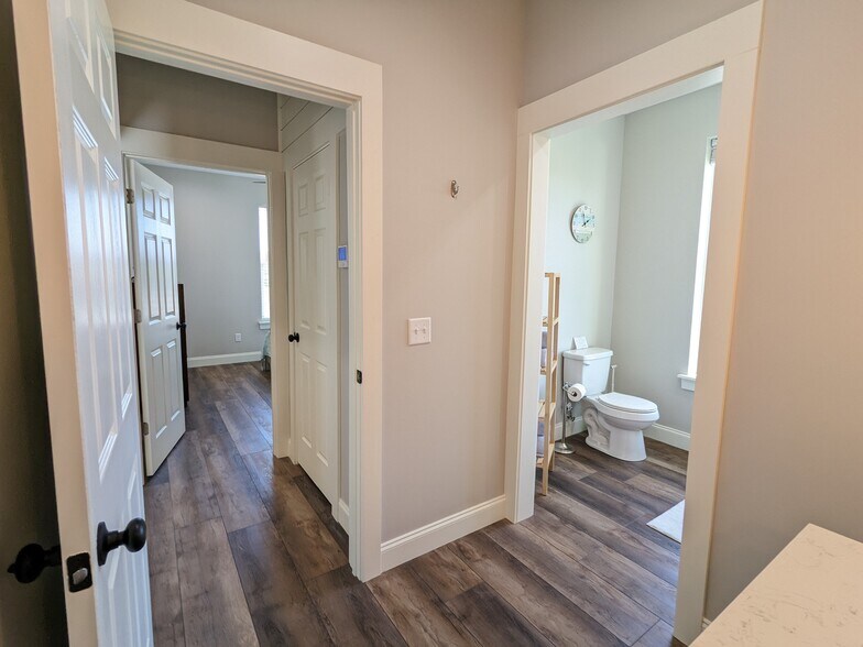 Building Photo - 301 Coral Gables St