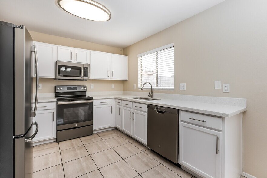 Building Photo - 3822 N 105th Ln