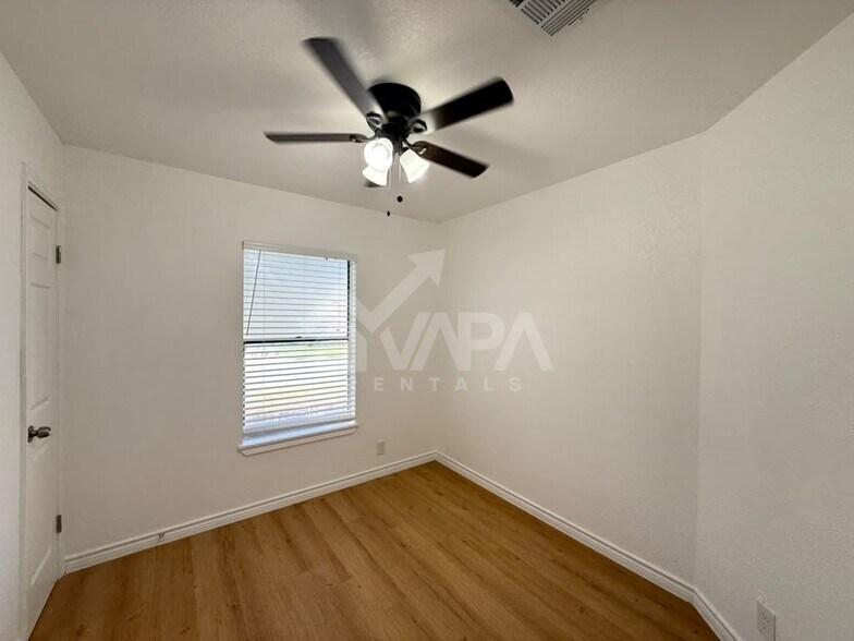 Building Photo - 4103 Sunrise Glade Dr