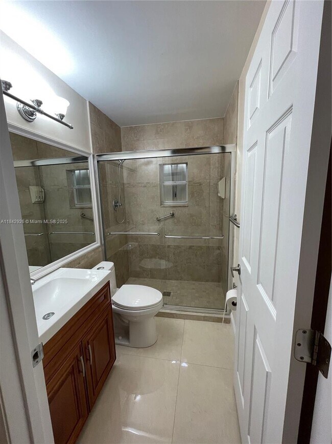 Building Photo - 10290 SW 139th Ct