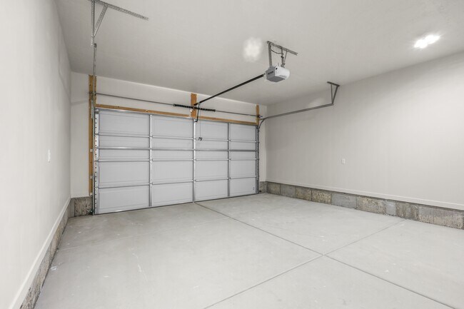 Building Photo - 1175 N Meridian Ln