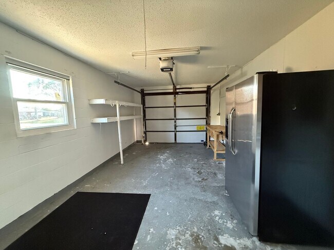 Building Photo - Beautifully updated 4-bedroom, 2-bathroom pool home