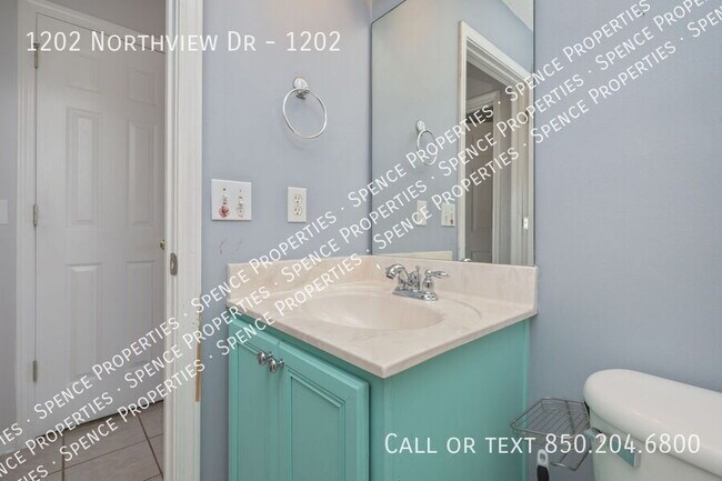 Building Photo - 1202 Northview Dr