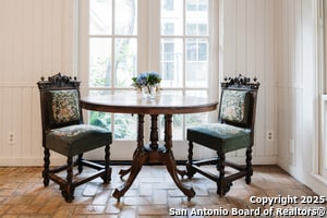 Building Photo - 140 W Fair Oaks Pl