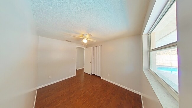 Building Photo - 5606-5689 89th Ave