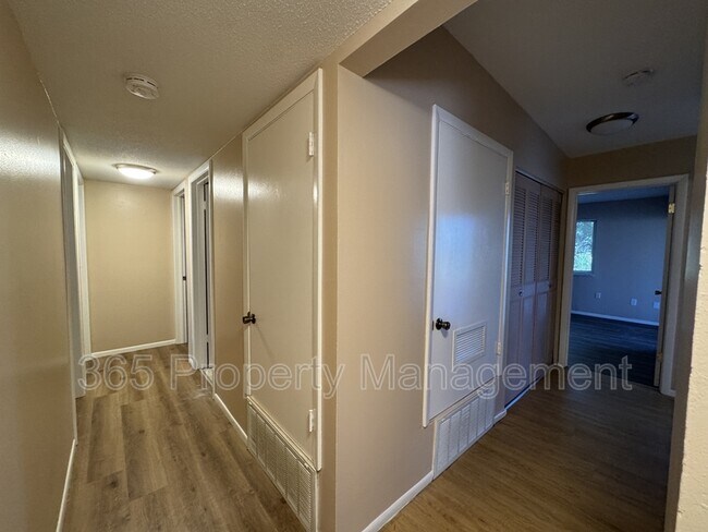 Building Photo - 2379 Conway Blvd