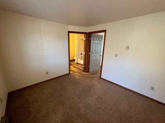 Building Photo - River Run Condos - 1 Bed/1 Bath Near Mille...