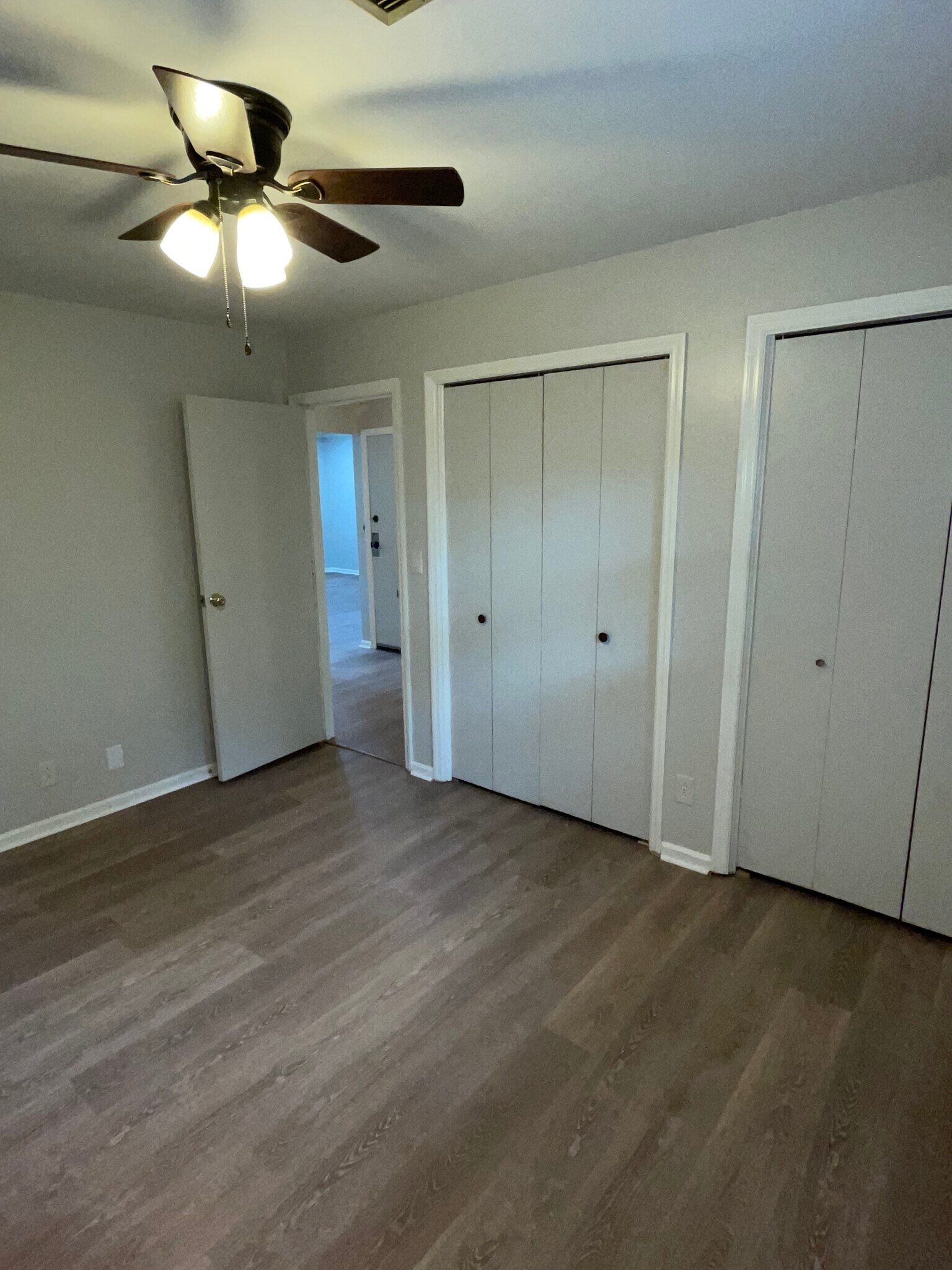Building Photo - 402 Schenkel Ln