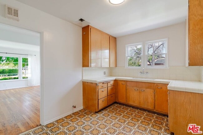 Building Photo - 4950 Newcastle Ave