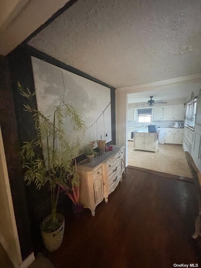 Building Photo - 2679 Lexington Ave