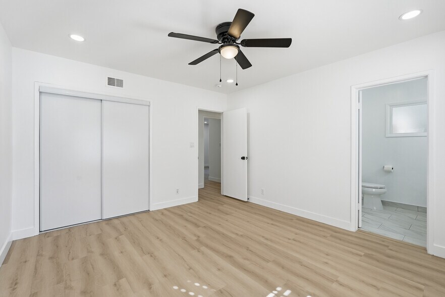 Building Photo - 23723 Aetna St