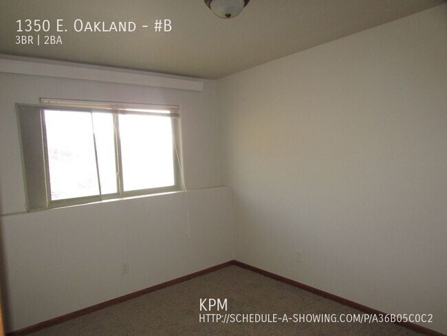 Building Photo - 1350 E. Oakland-#B