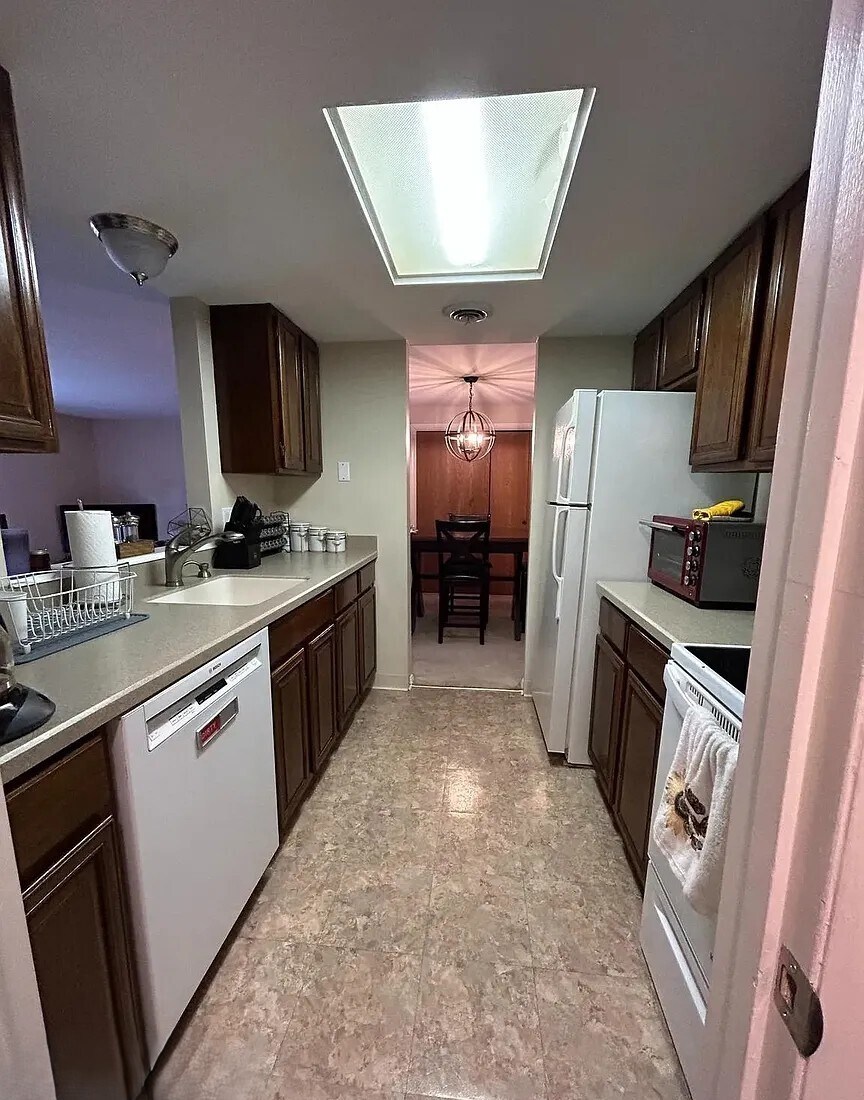 Building Photo - 1003 Nanroc Dr