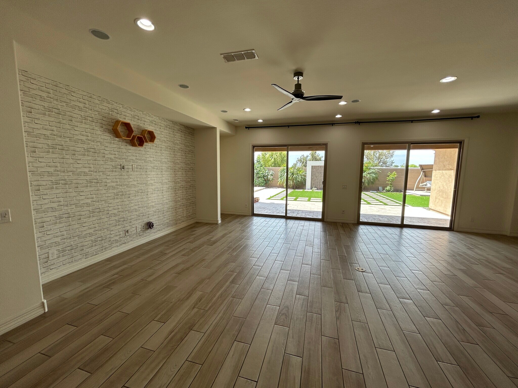 Building Photo - 1811 E Aster Pl