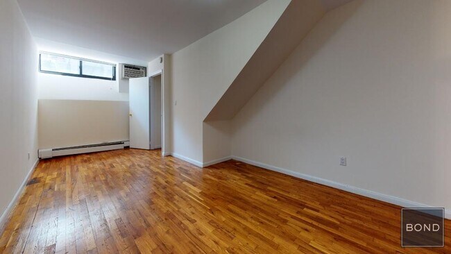 Building Photo - 1661 York Ave