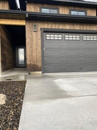 Building Photo - Townhome Driggs! 3 bedroom / 2.5 bath with...