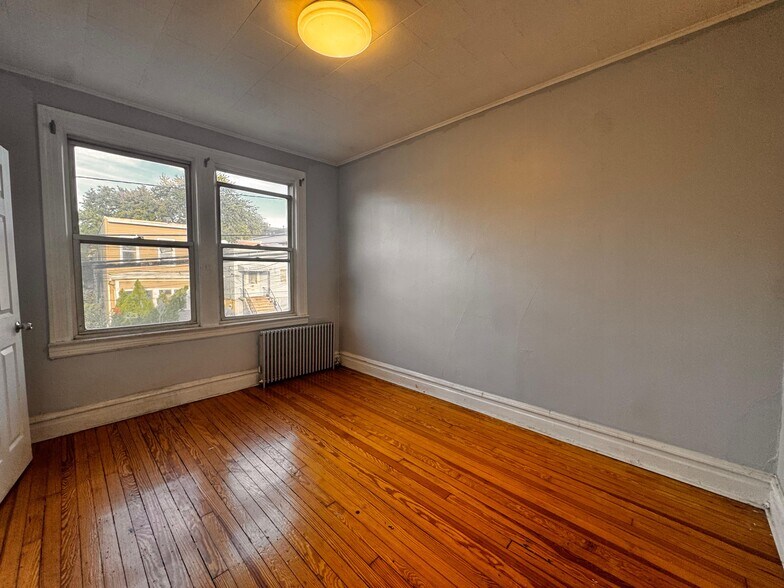 Building Photo - 290 Cator Ave