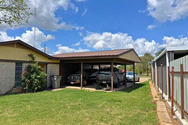 Building Photo - 1901 W Wenonah Blvd