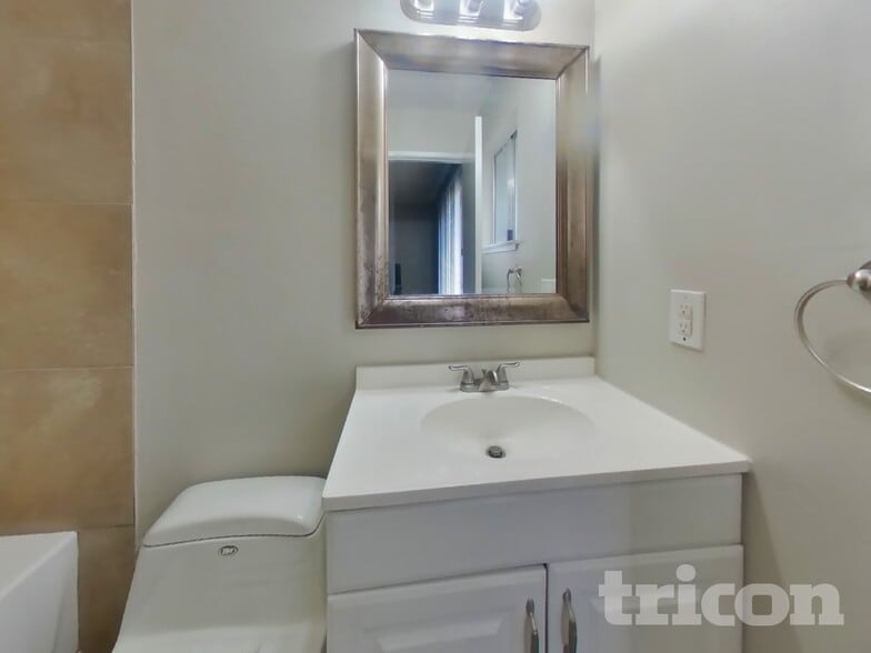 Building Photo - 516 Asbury Ln