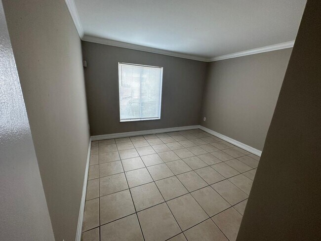 Building Photo - 1830 Maravilla Ave