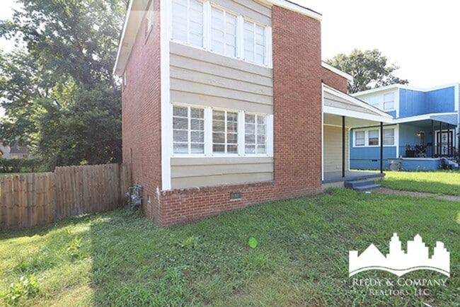 Building Photo - 1078 N Evergreen St